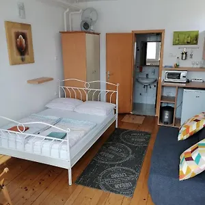 verificați disponibilitatea
