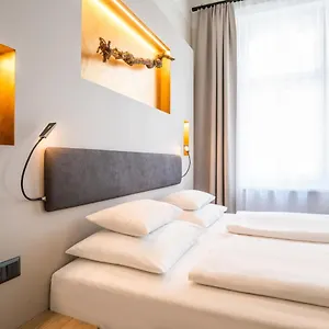 Otel Rathaus - Wein & Design