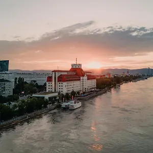 4* Hotel Hilton Waterfront